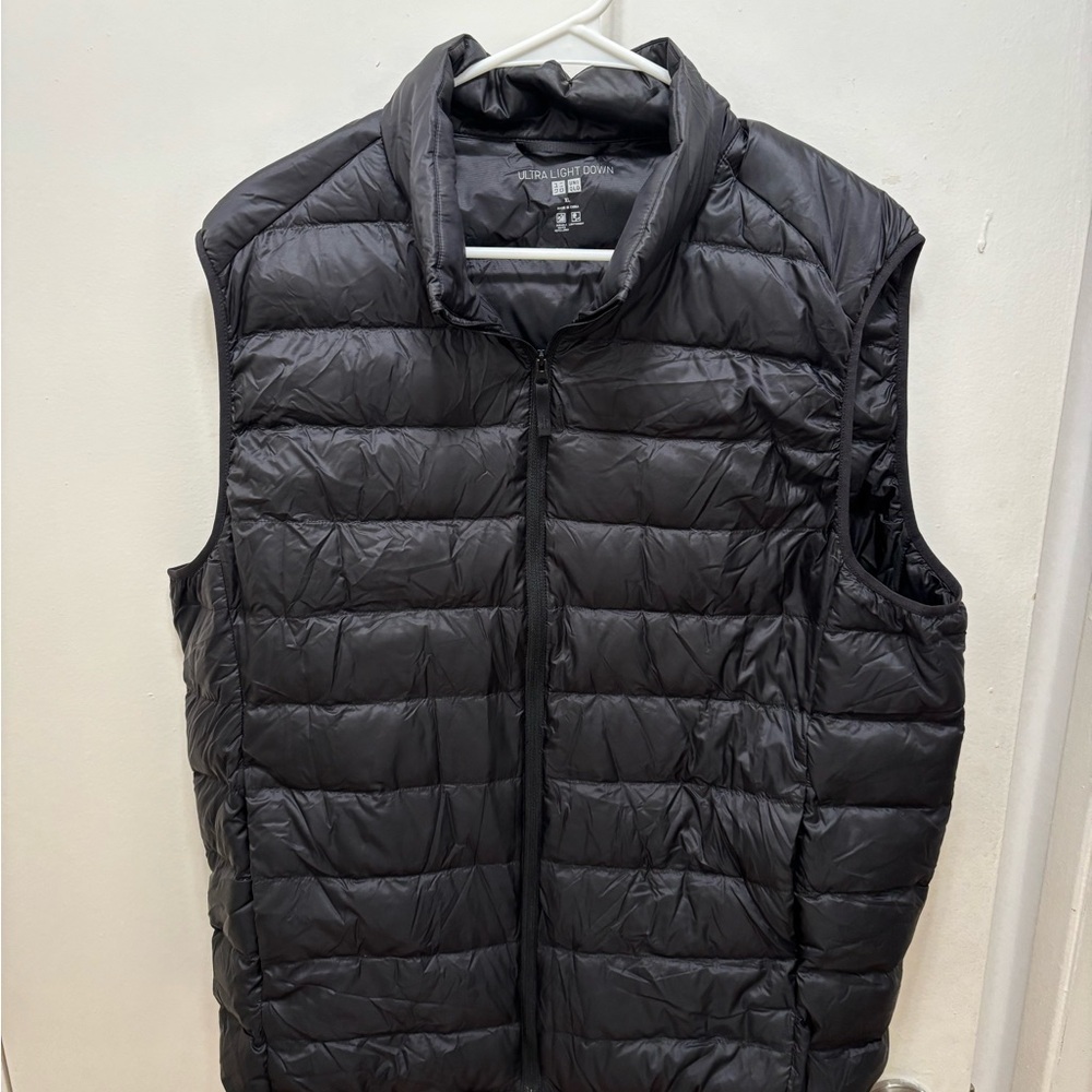 Men's Black Puffer Vest